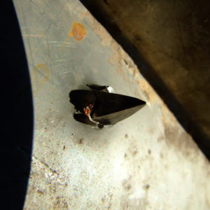 Test penetracije strele kroz 2 i 2,5 mm  debeo čelika